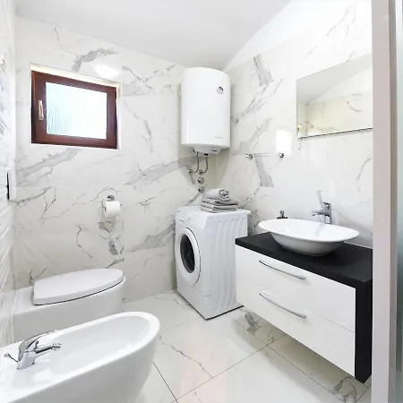 Mirasol Apartment *
