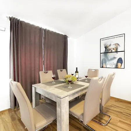 Mirasol Apartment *